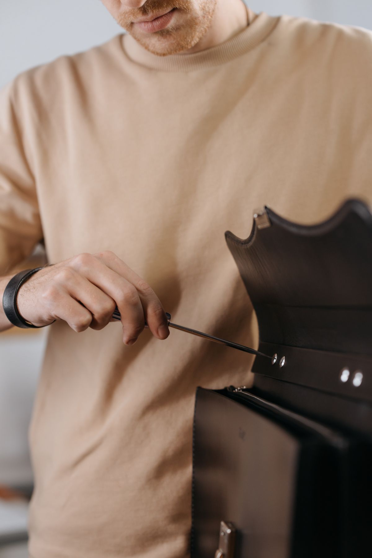 Repairing a leather bag